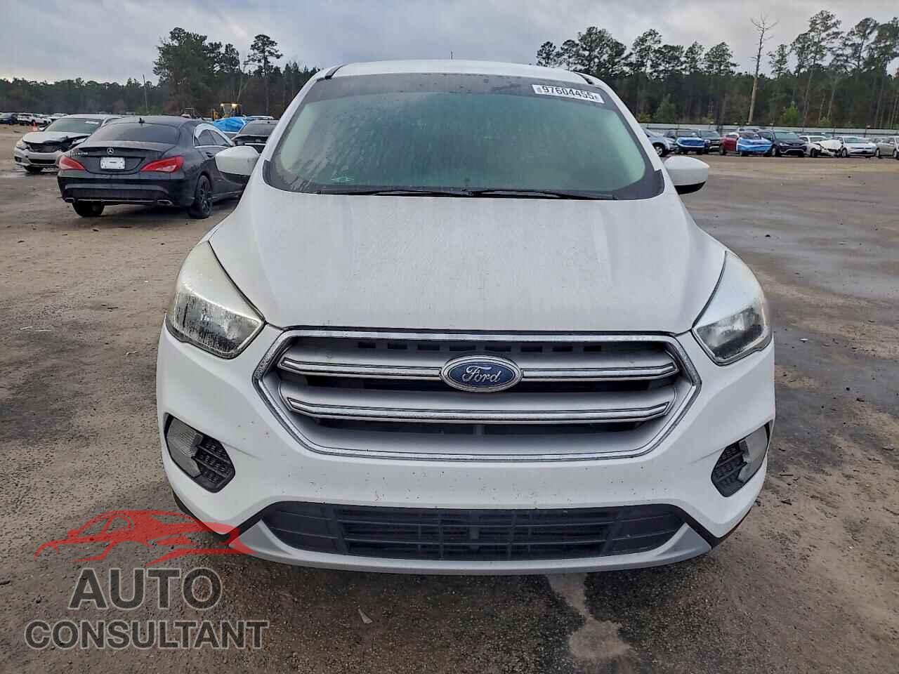 FORD ESCAPE 2017 - 1FMCU0G9XHUB95353