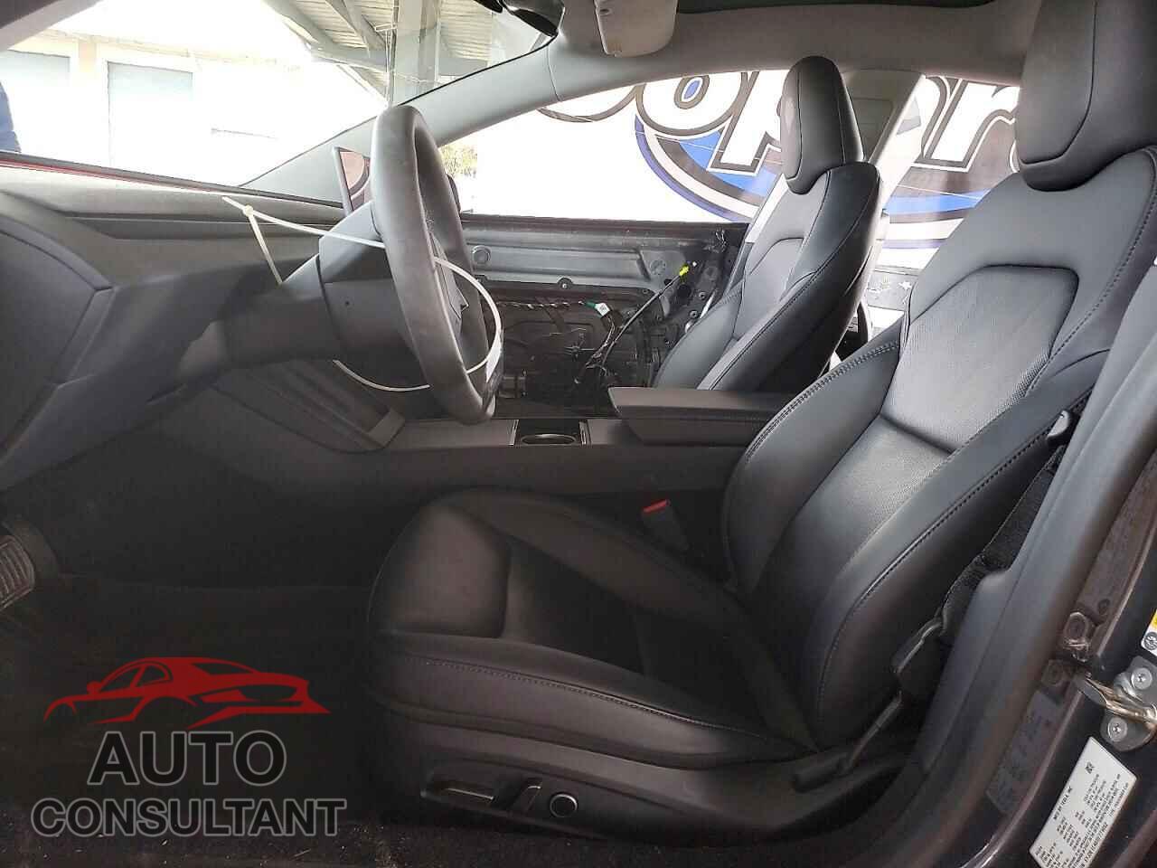 TESLA MODEL 3 2024 - 5YJ3E1EA8RF771052
