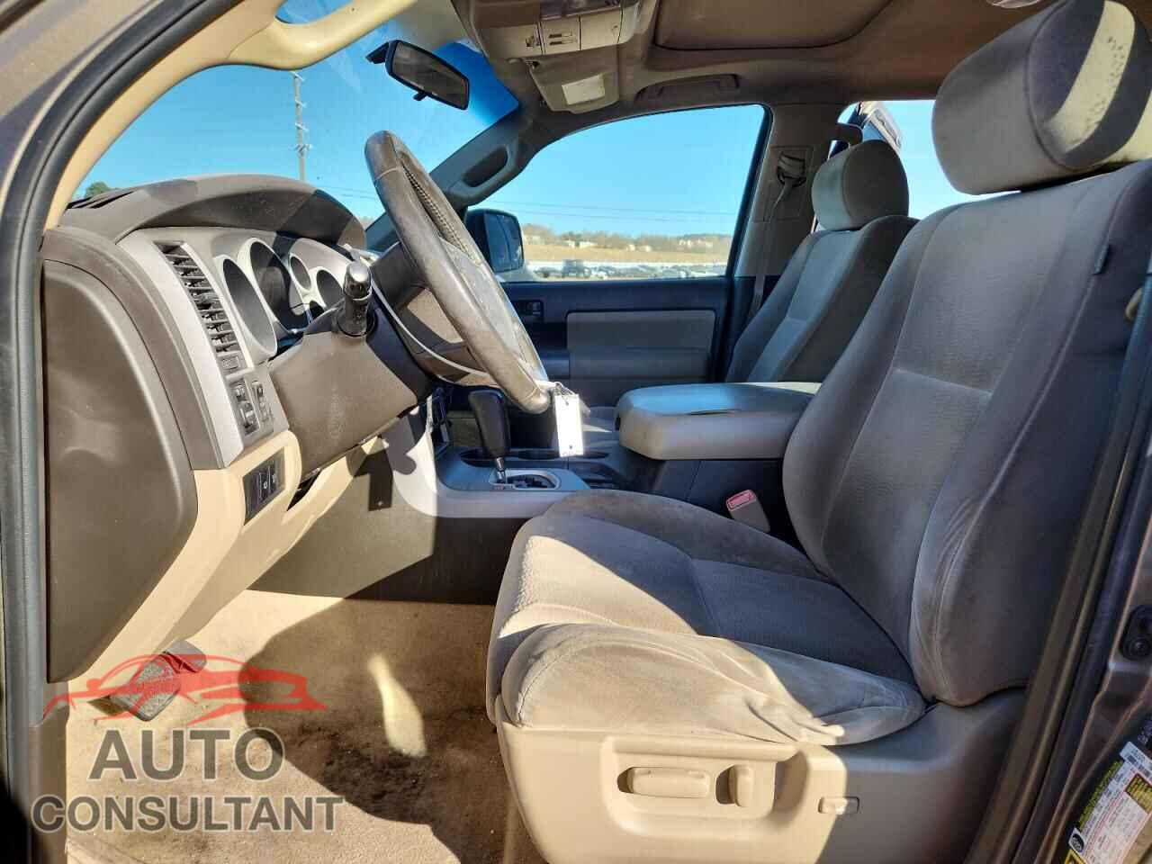 TOYOTA SEQUOIA 2011 - 5TDBY5G17BS045711
