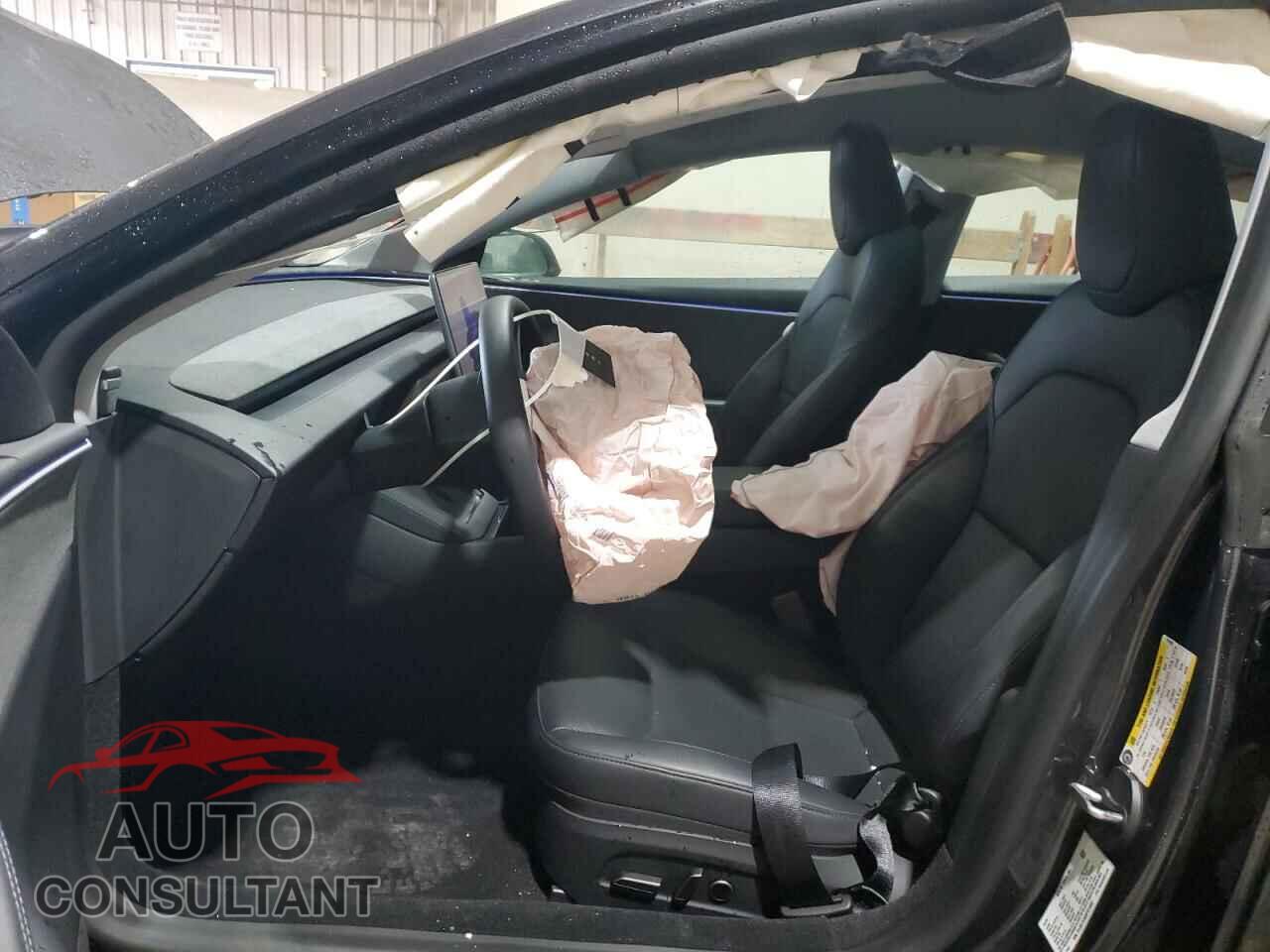 TESLA MODEL 3 2025 - 5YJ3E1EA8SF974982