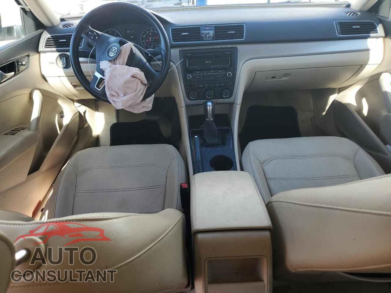 VOLKSWAGEN PASSAT 2014 - 1VWAT7A38EC024062