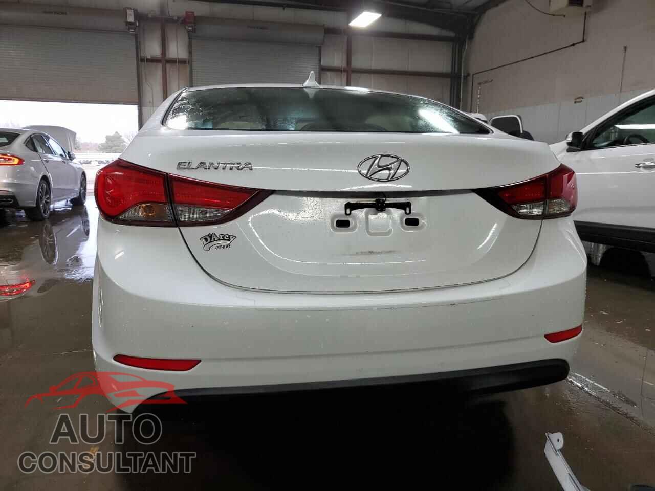 HYUNDAI ELANTRA 2015 - 5NPDH4AE2FH651329