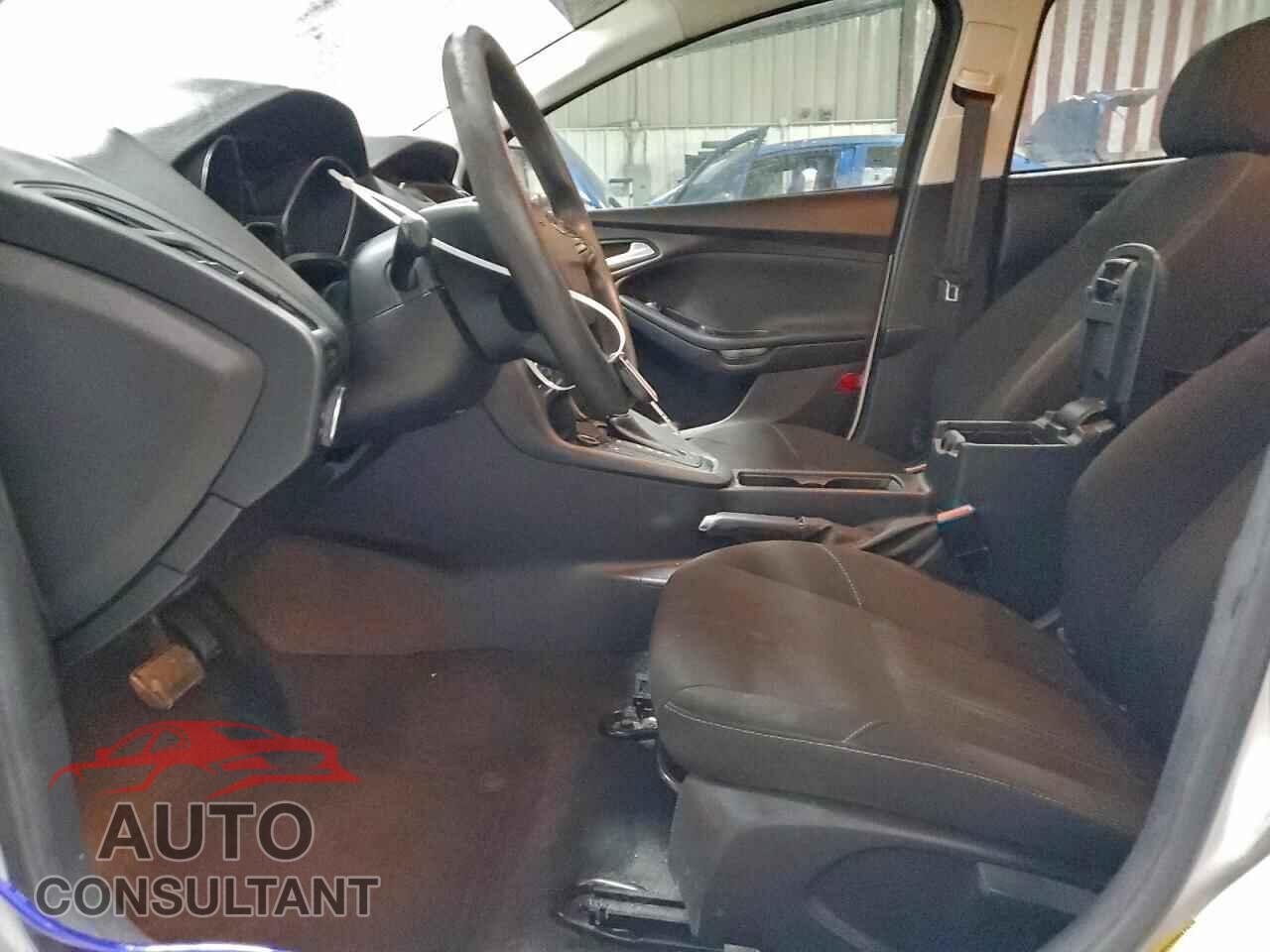 FORD FOCUS 2017 - 1FADP3FE8HL275939