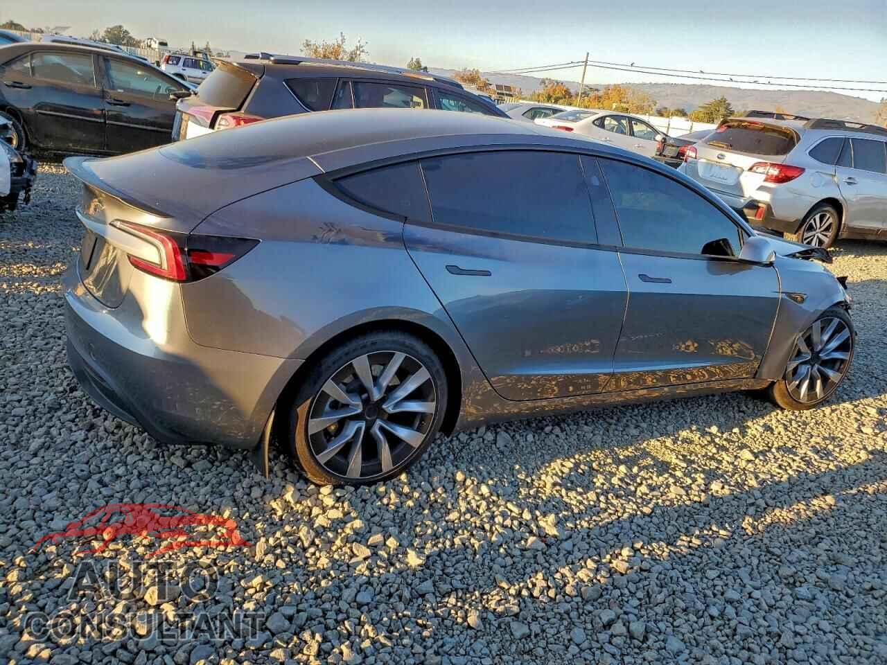TESLA MODEL 3 2024 - 5YJ3E1EA7RF858571
