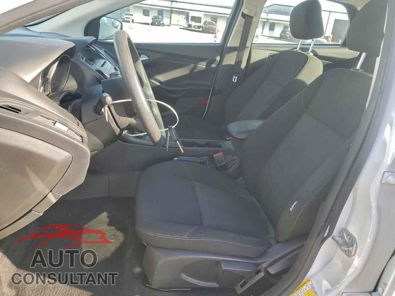 FORD FOCUS 2017 - 1FADP3FE0HL281752