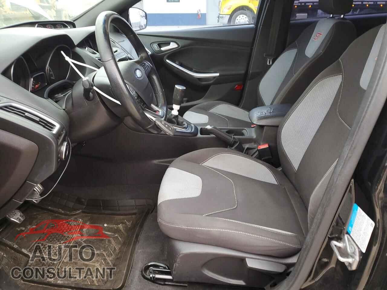 FORD FOCUS 2015 - 1FADP3L99FL293922
