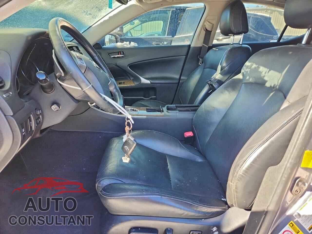LEXUS IS 2012 - JTHCF5C21C5058341