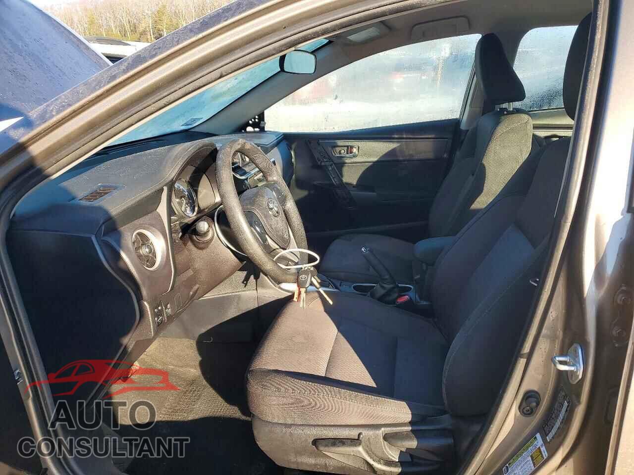 TOYOTA COROLLA 2017 - 2T1BURHEXHC768040