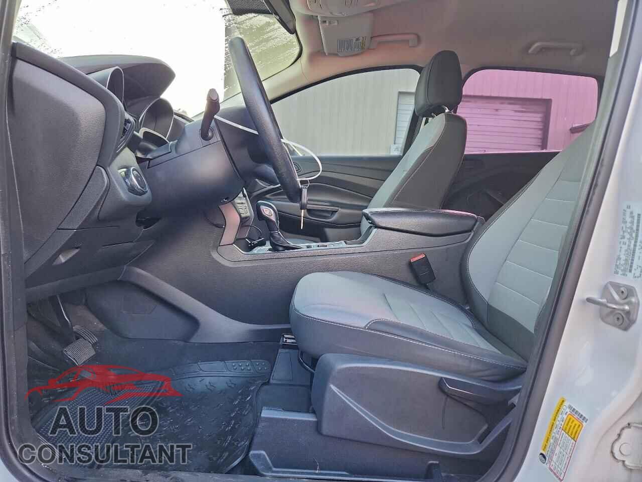 FORD ESCAPE 2017 - 1FMCU0F71HUB45361