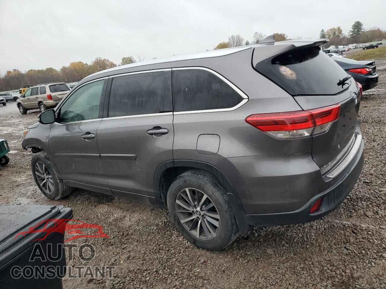 TOYOTA HIGHLANDER 2018 - 5TDJZRFH2JS487812
