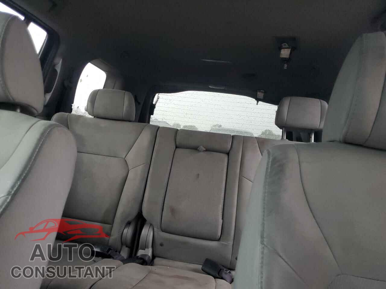 HONDA PILOT 2011 - 5FNYF3H21BB044781
