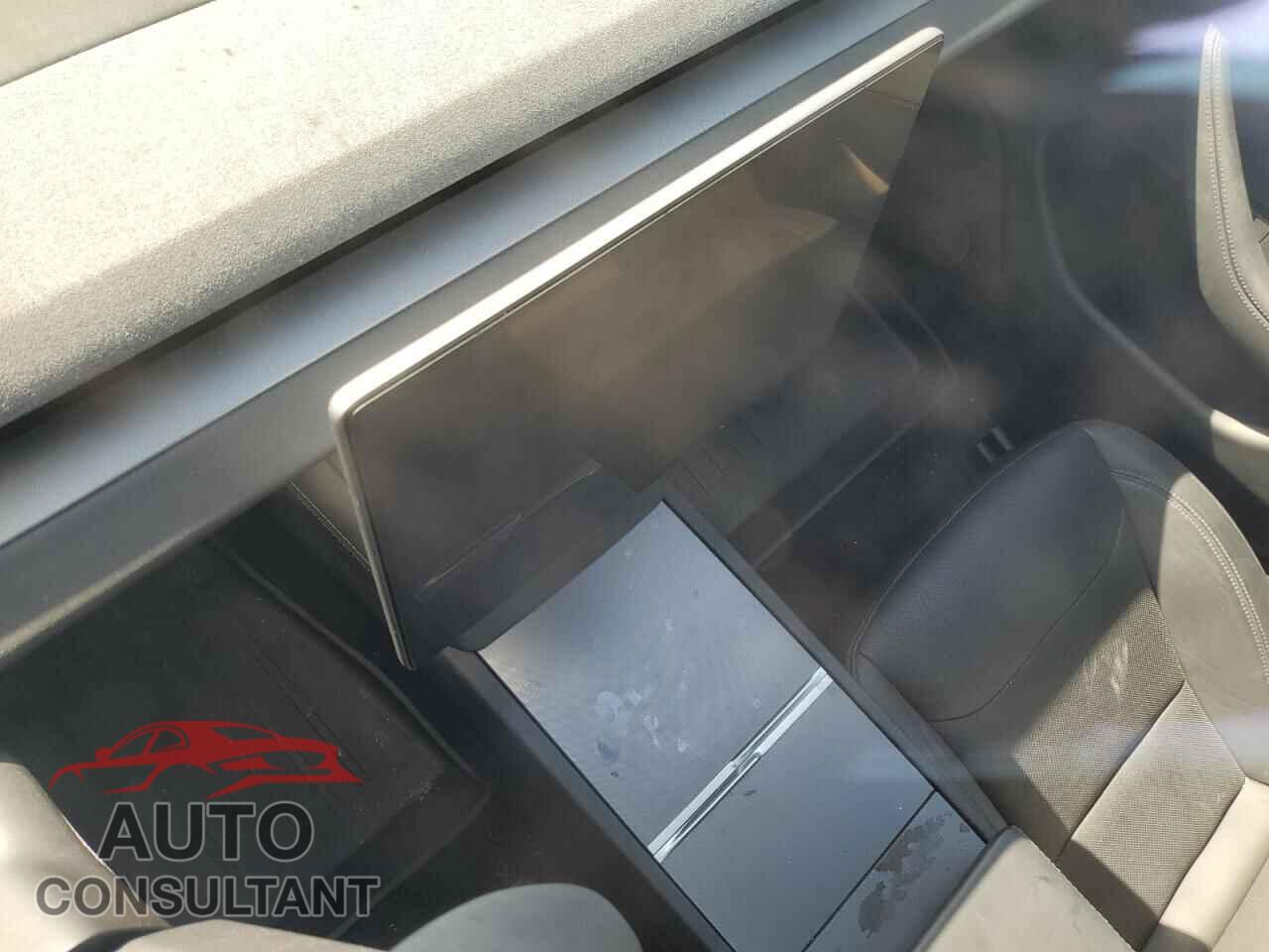 TESLA MODEL 3 2024 - 5YJ3E1EB7RF796033