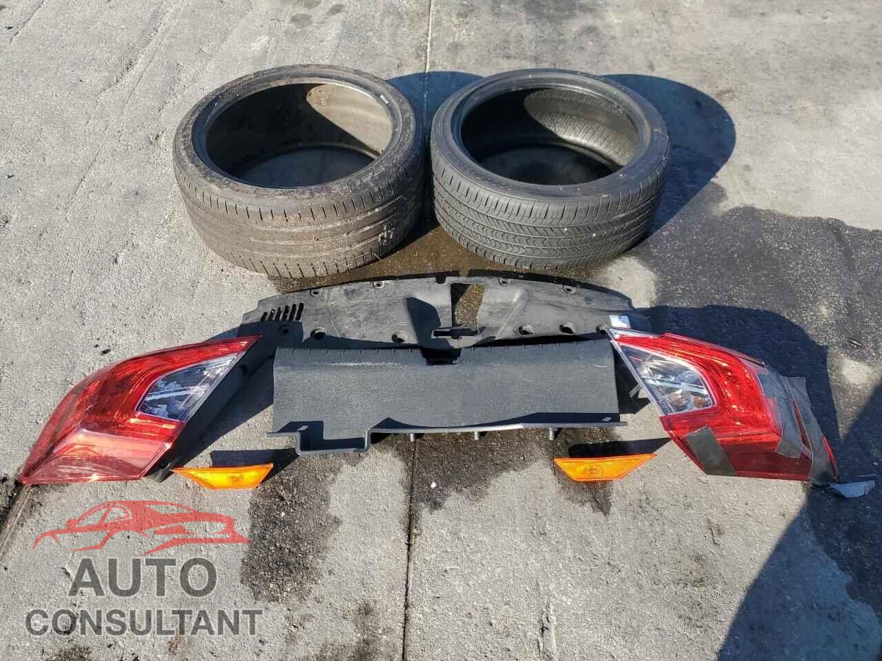 HONDA CIVIC 2019 - 2HGFC2F69KH557885
