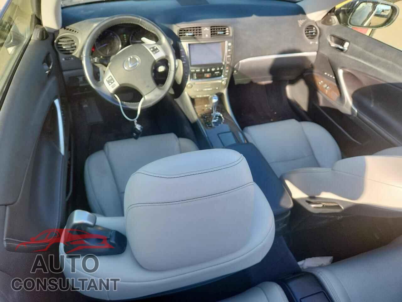 LEXUS IS 2014 - JTHFF2C24E2531617