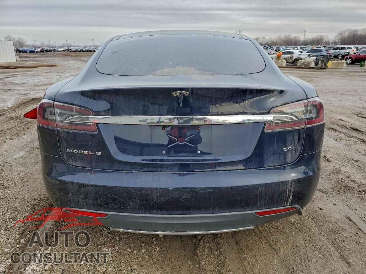 TESLA MODEL S 2013 - 5YJSA1CG8DFP23610