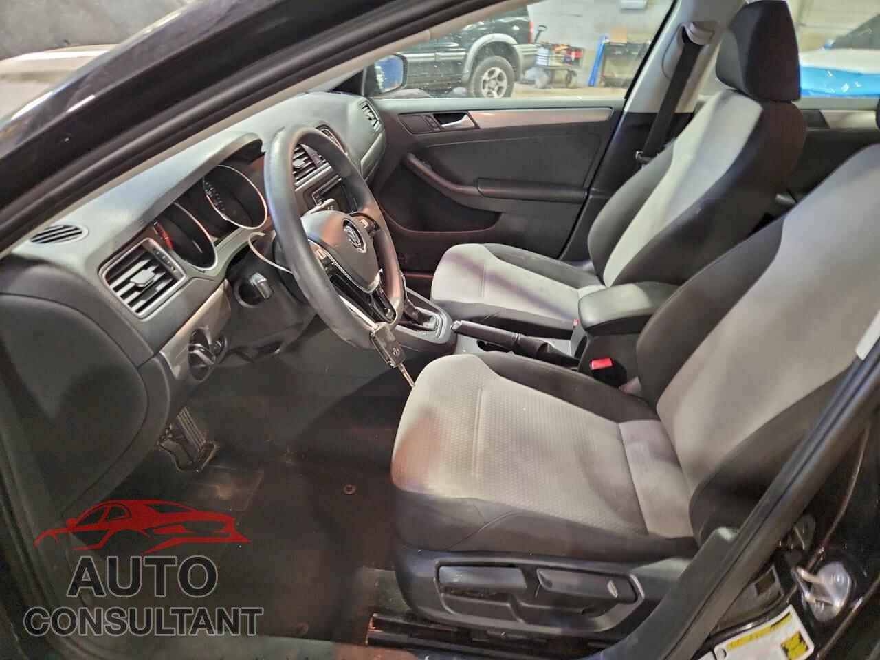 VOLKSWAGEN JETTA 2017 - 3VW2B7AJXHM252363