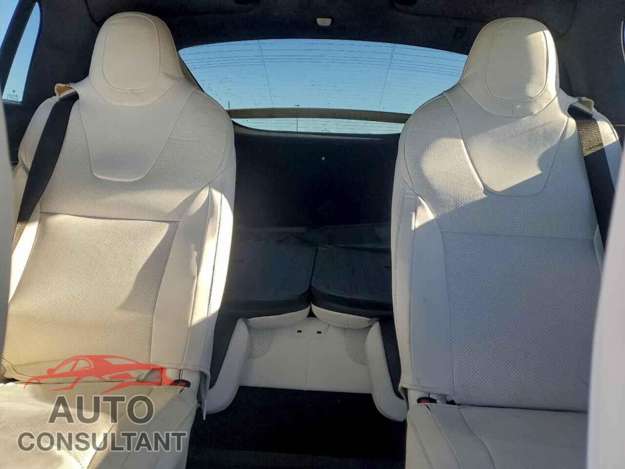 TESLA MODEL X 2024 - 7SAXCBE63RF453688