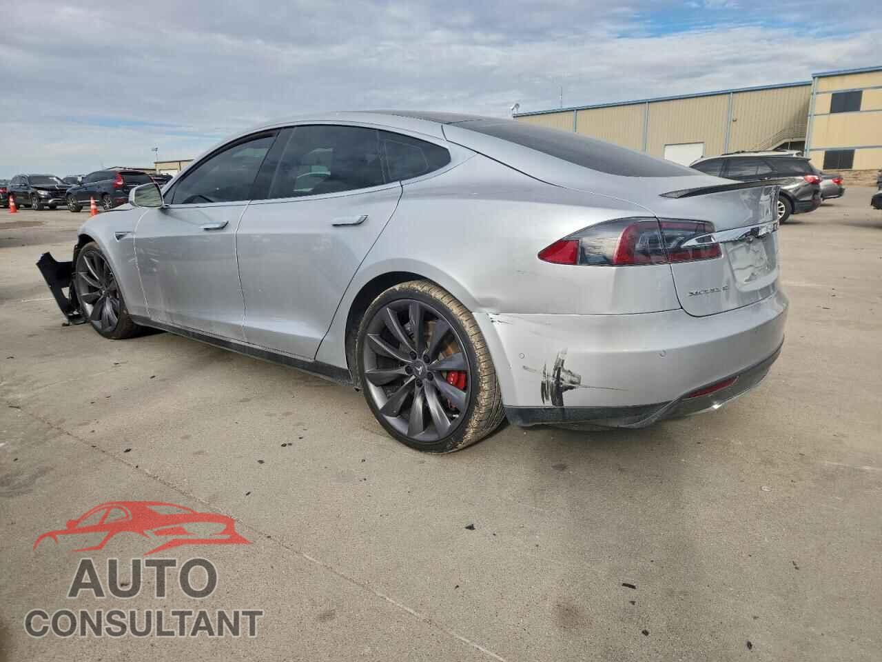 TESLA MODEL S 2015 - 5YJSA1E25FF117167
