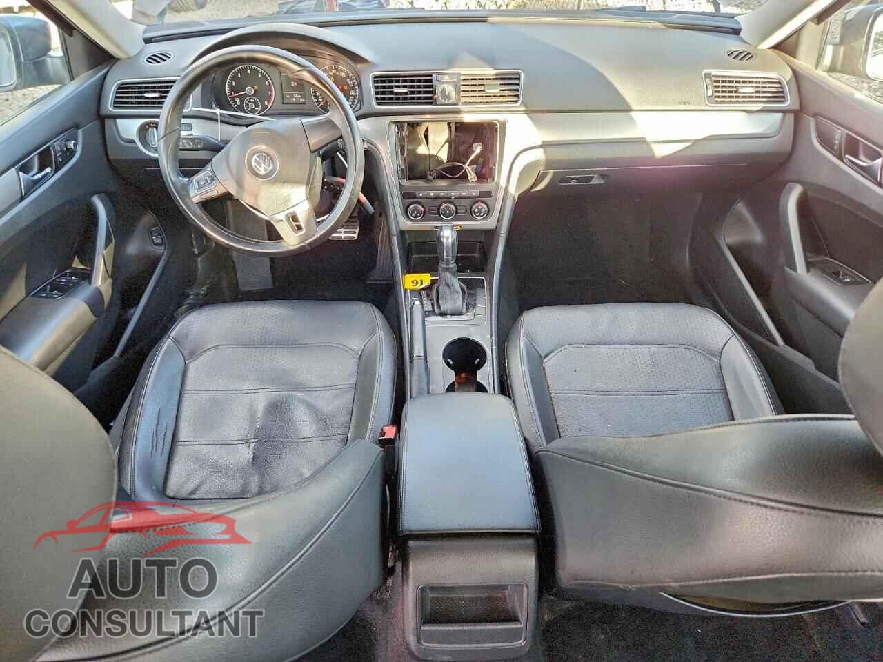 VOLKSWAGEN PASSAT 2014 - 1VWAT7A31EC021908
