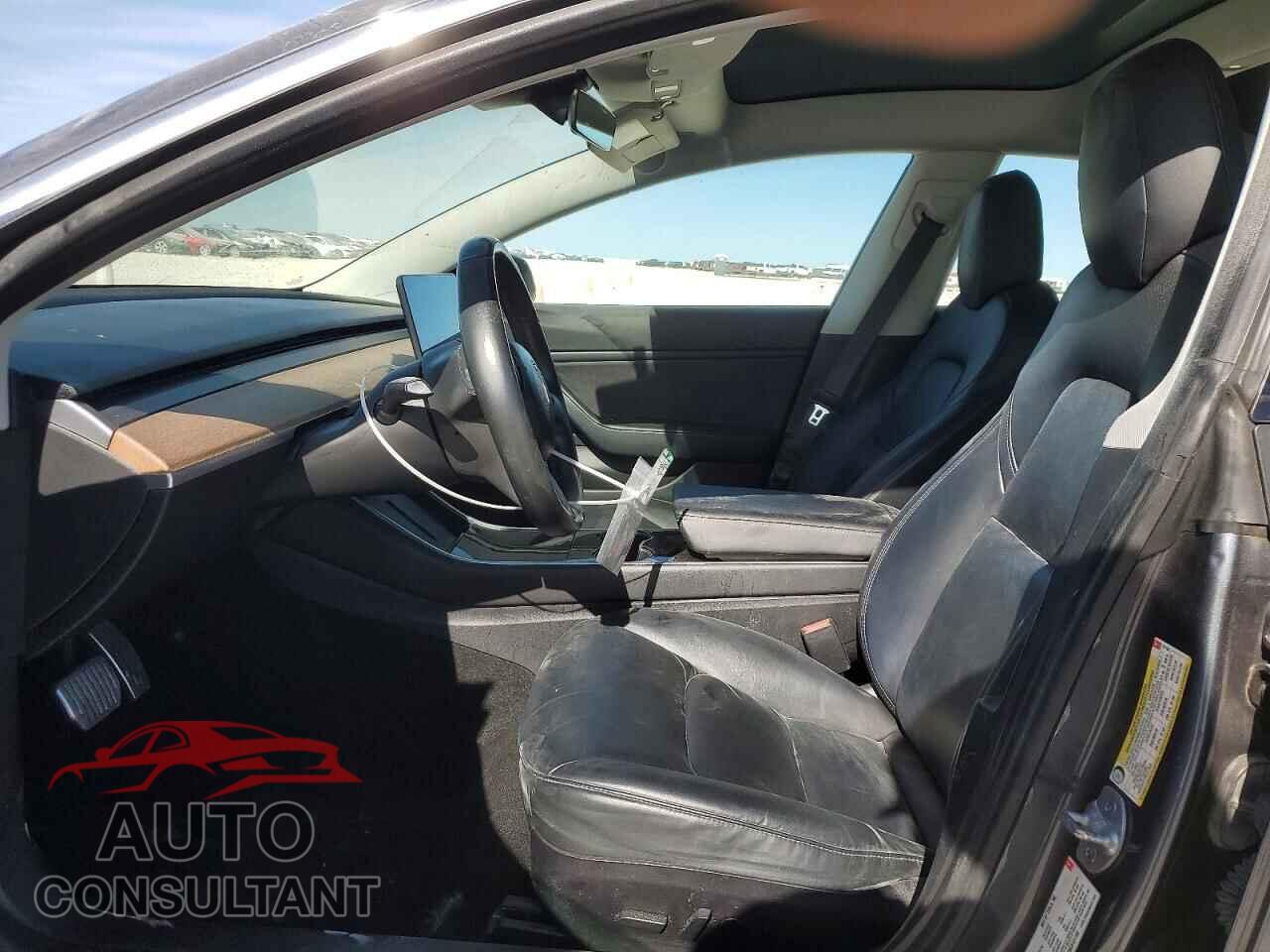TESLA MODEL 3 2018 - 5YJ3E1EB8JF121165