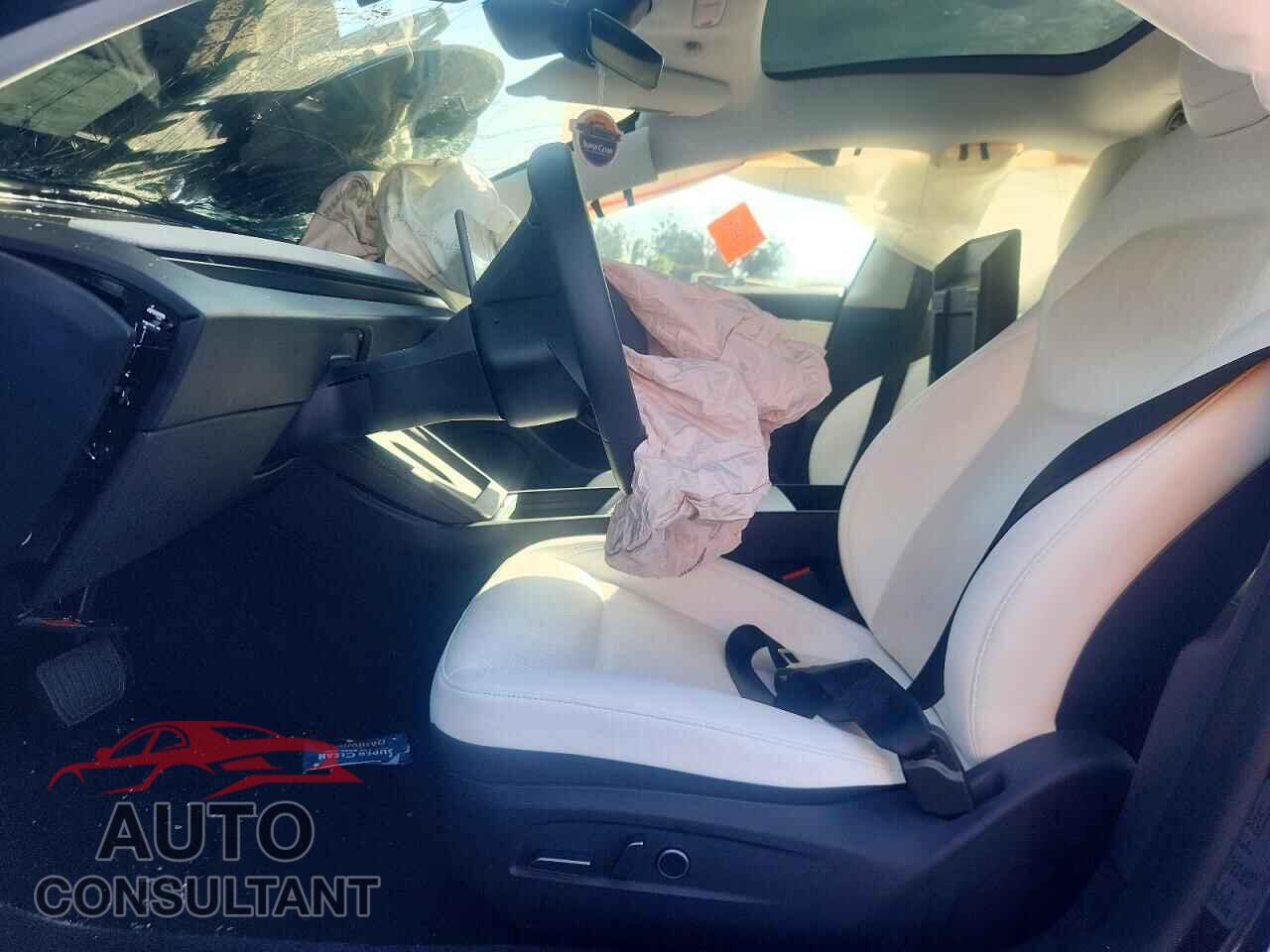 TESLA MODEL 3 2025 - 5YJ3E1EA0SF080555