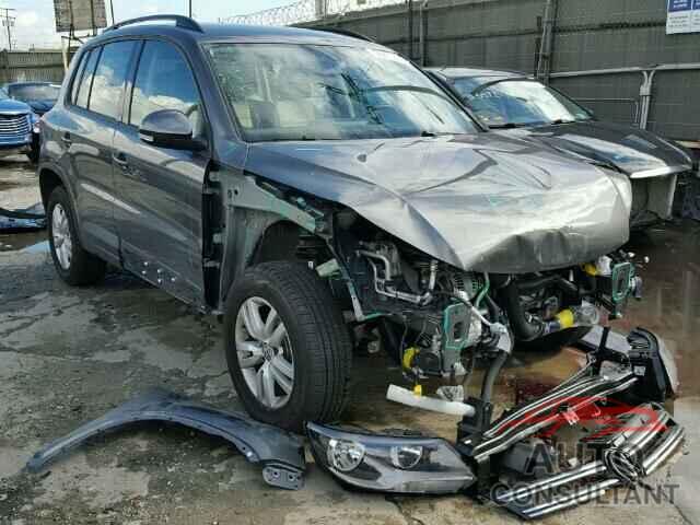 VOLKSWAGEN TIGUAN 2016 - WVGBV7AX6GW600815