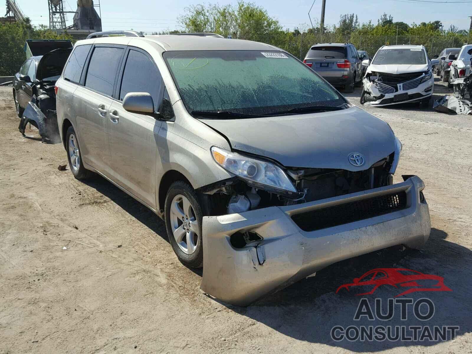 TOYOTA SIENNA 2015 - 5TDKK3DC9FS605021