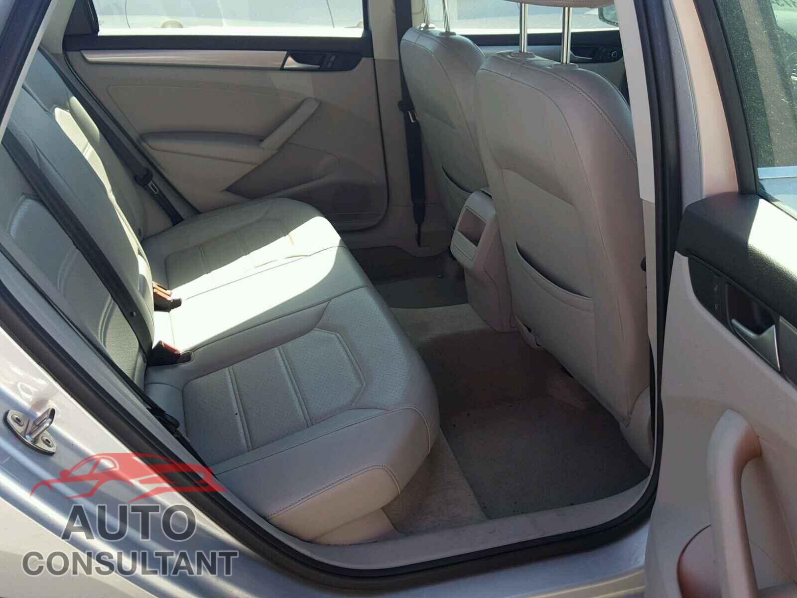VOLKSWAGEN PASSAT 2015 - 1VWAT7A37FC087543