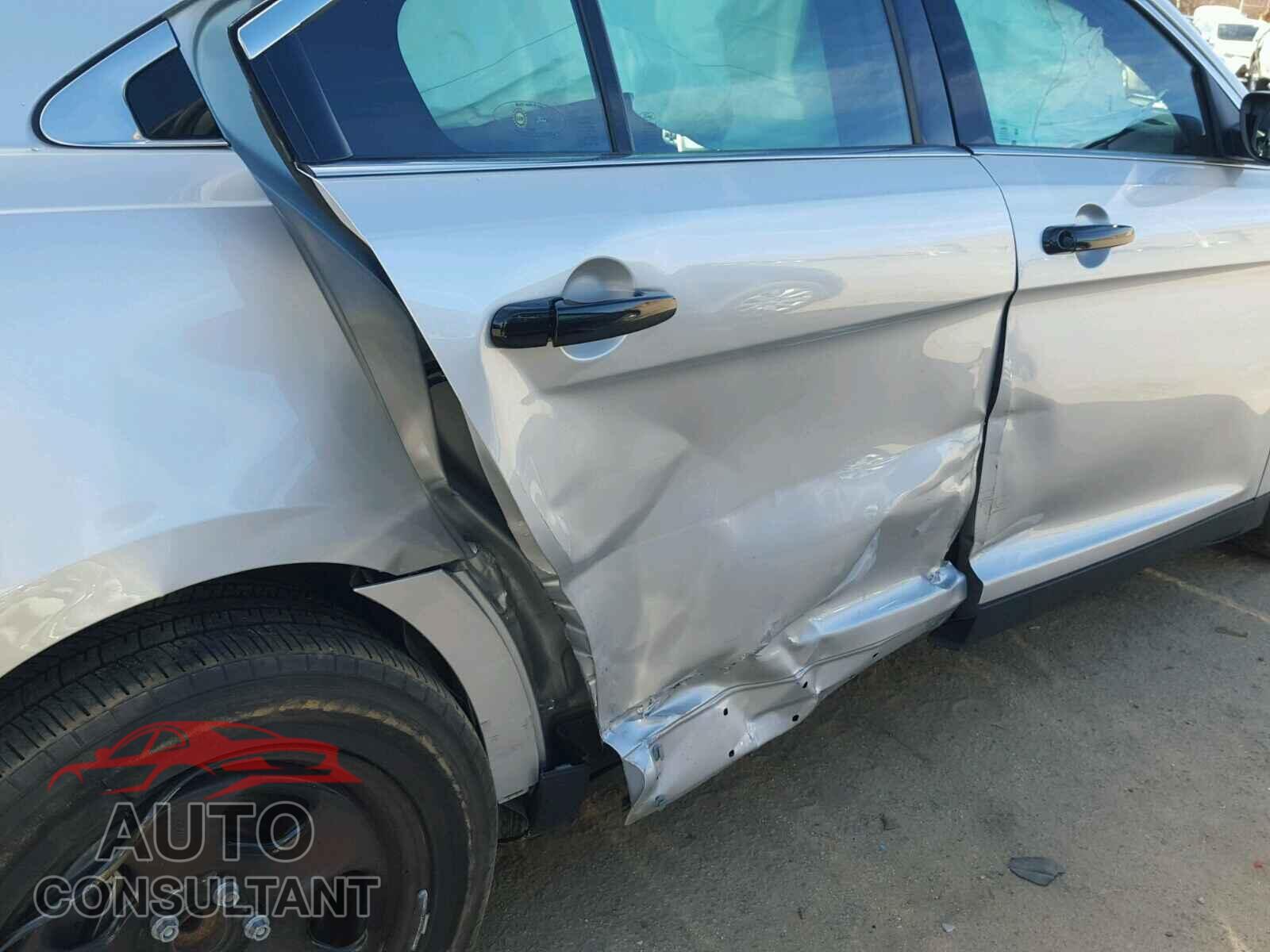 FORD TAURUS 2017 - 1FAHP2L87HG113514