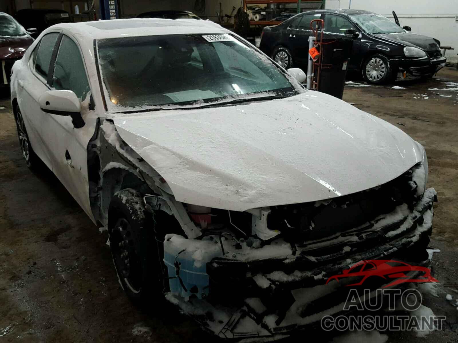 TOYOTA CAMRY 2018 - 4T1B11HK8JU019130