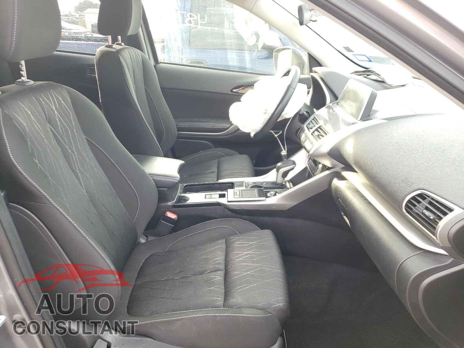 MITSUBISHI ECLIPSE 2018 - JA4AT5AA5JZ041084