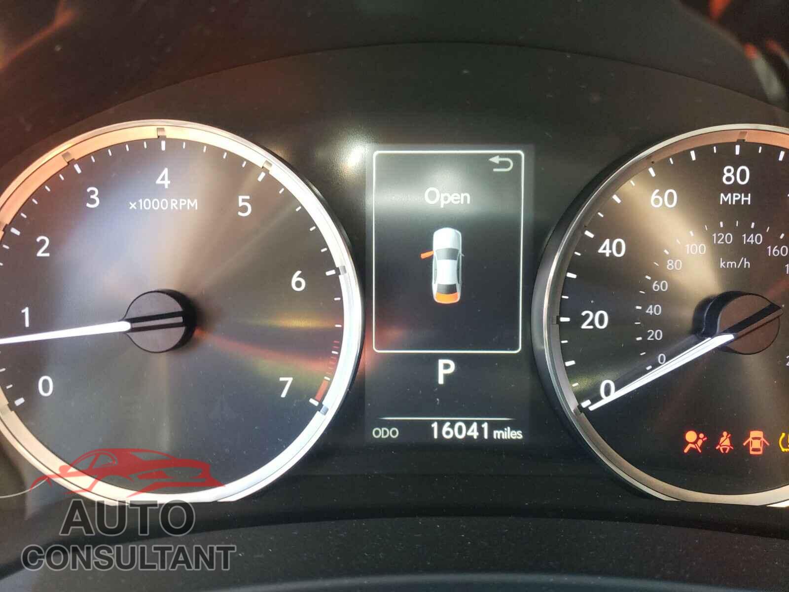 LEXUS IS 2018 - JTHC81D20J5026821
