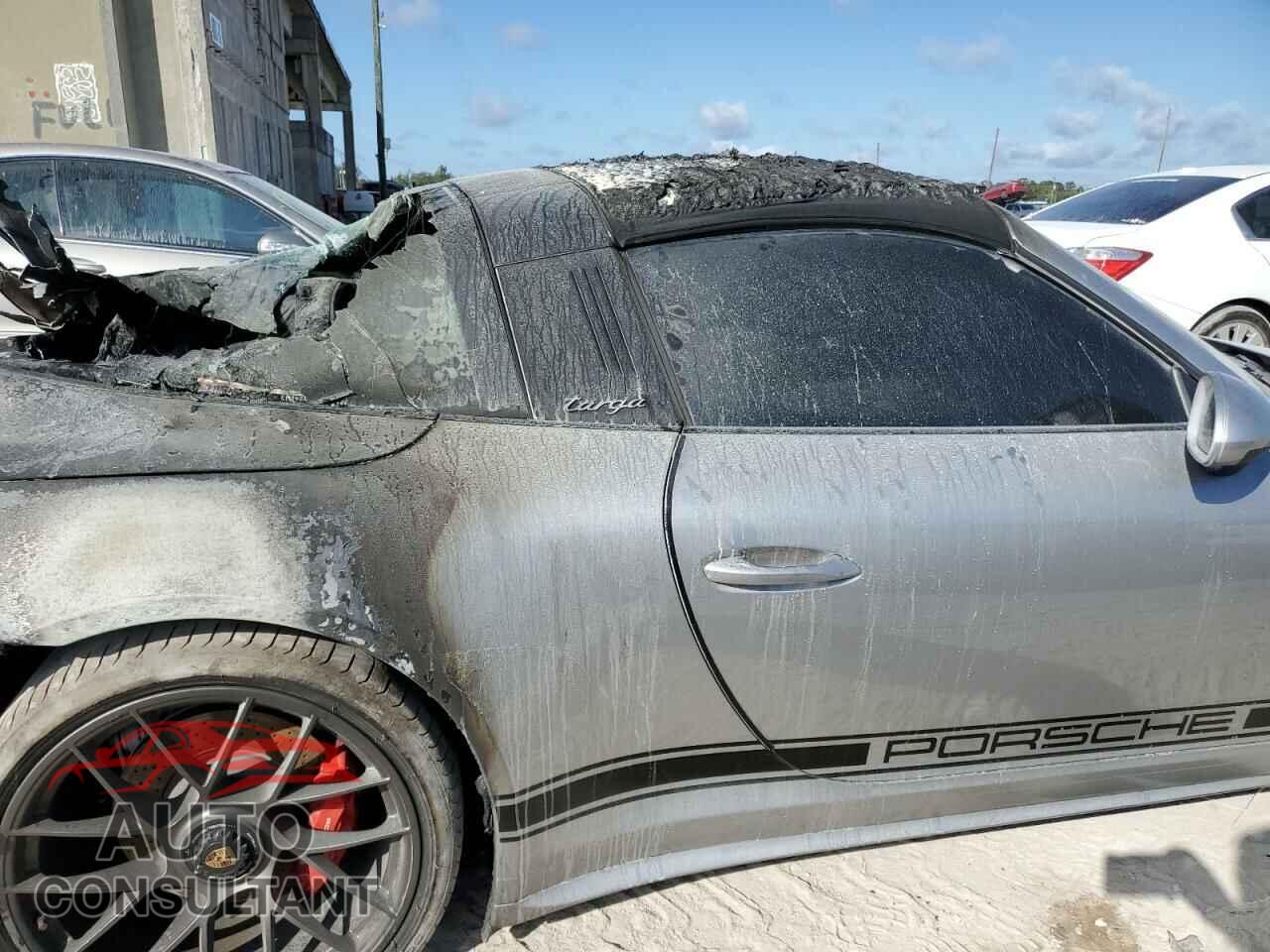 PORSCHE 911 2018 - WP0BB2A92JS134302