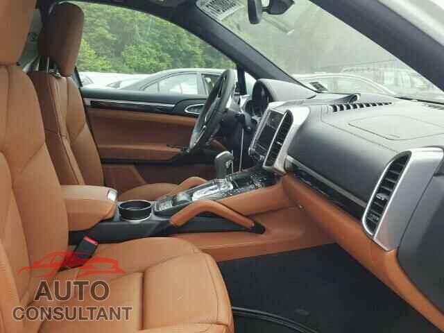 PORSCHE CAYENNE 2017 - WP1AE2A25HLA73553