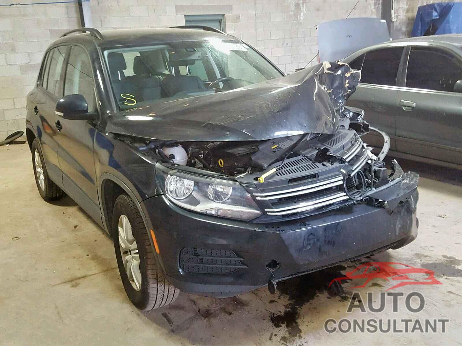 VOLKSWAGEN TIGUAN S 2017 - WVGBV7AX5HK004457
