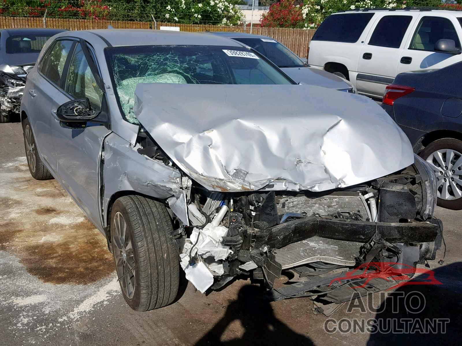 HYUNDAI ELANTRA 2018 - KMHH35LE7JU023246