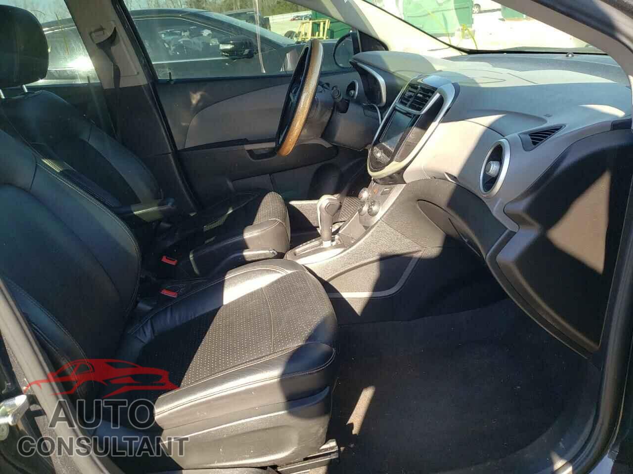 CHEVROLET SONIC 2017 - 1G1JF5SB9H4133643