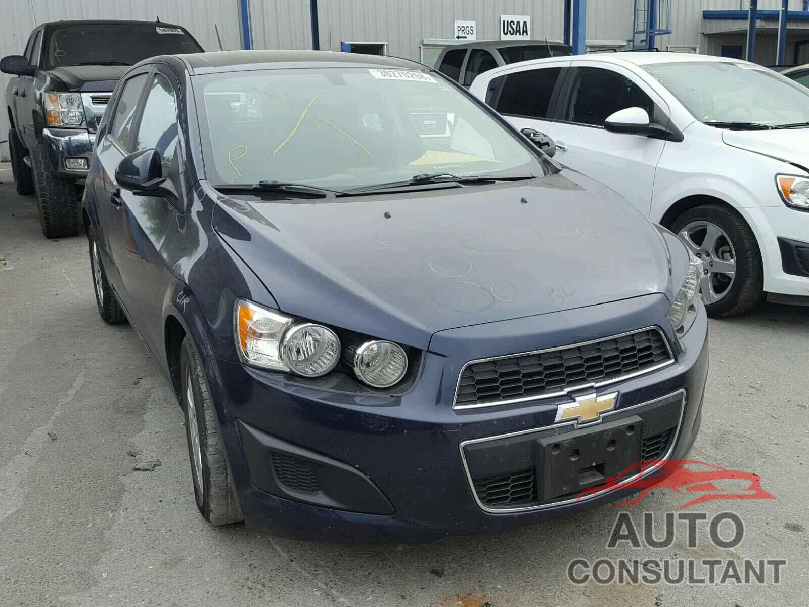 CHEVROLET SONIC 2015 - 1G1JC6SB1F4176255