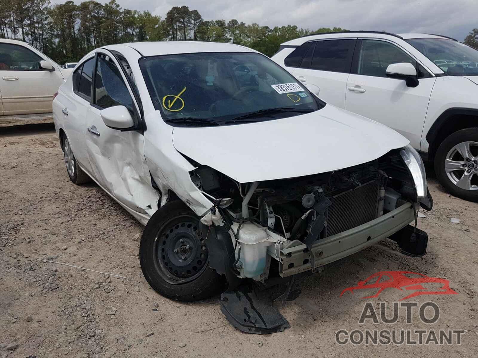 NISSAN VERSA 2018 - 3N1CN7AP6JL811036