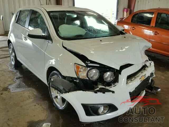 CHEVROLET SONIC 2015 - 1G1JE6SB9F4133664