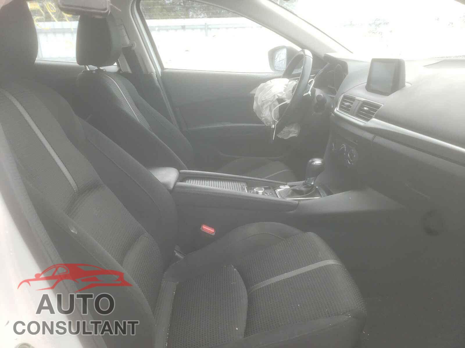 MAZDA 3 2018 - JM1BN1V71J1164178