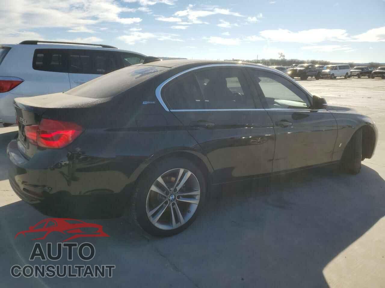 BMW 3 SERIES 2017 - WBA8E1C30HK895504
