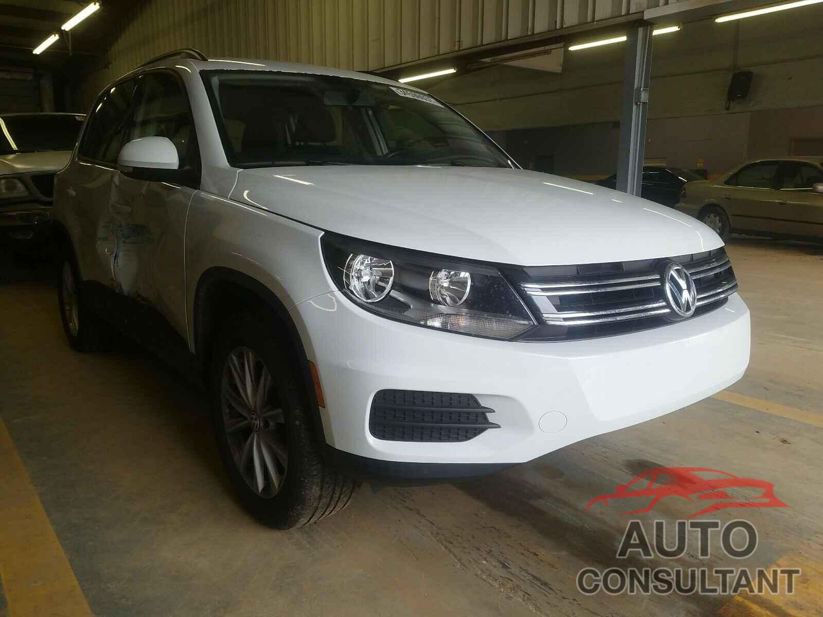 VOLKSWAGEN TIGUAN 2017 - WVGAV7AX3HK046038