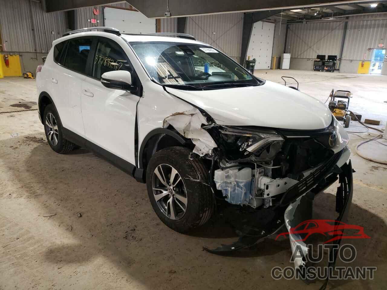 TOYOTA RAV4 2017 - JTMRFREV8HJ108807