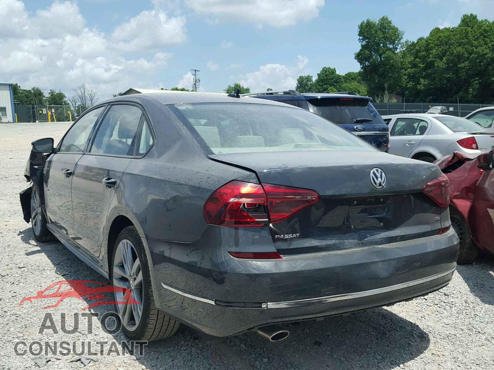 VOLKSWAGEN PASSAT 2018 - 1VWAA7A33JC007184