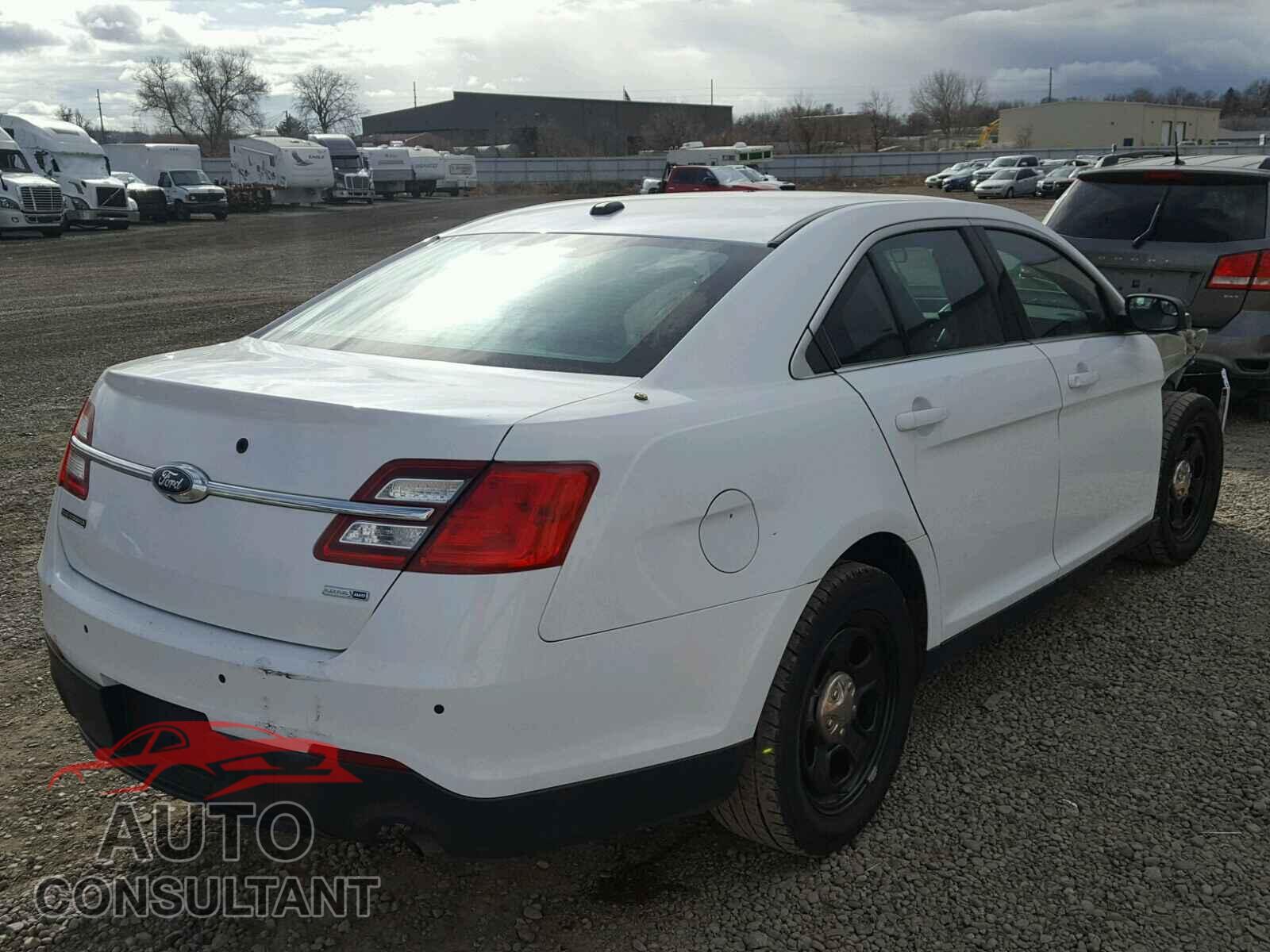 FORD TAURUS 2016 - 1HGCR3F91HA041433