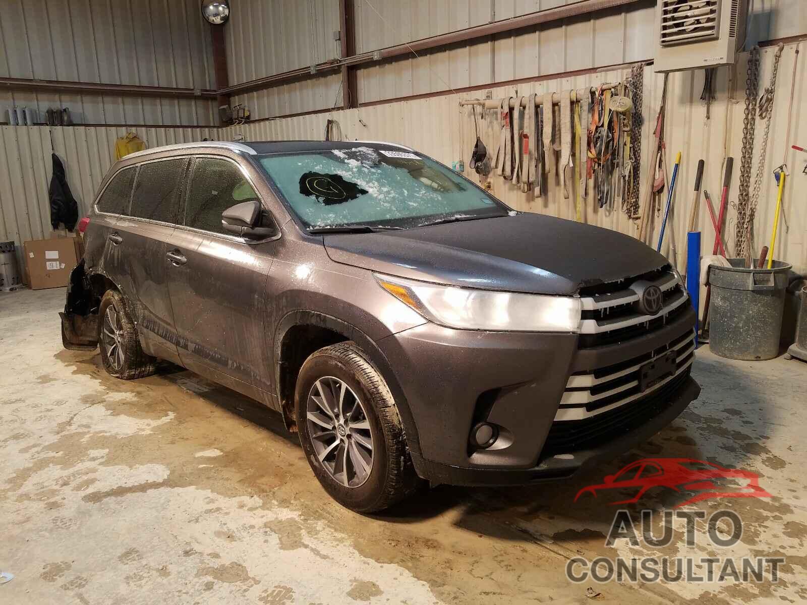 TOYOTA HIGHLANDER 2018 - 5TDJZRFH3JS807221