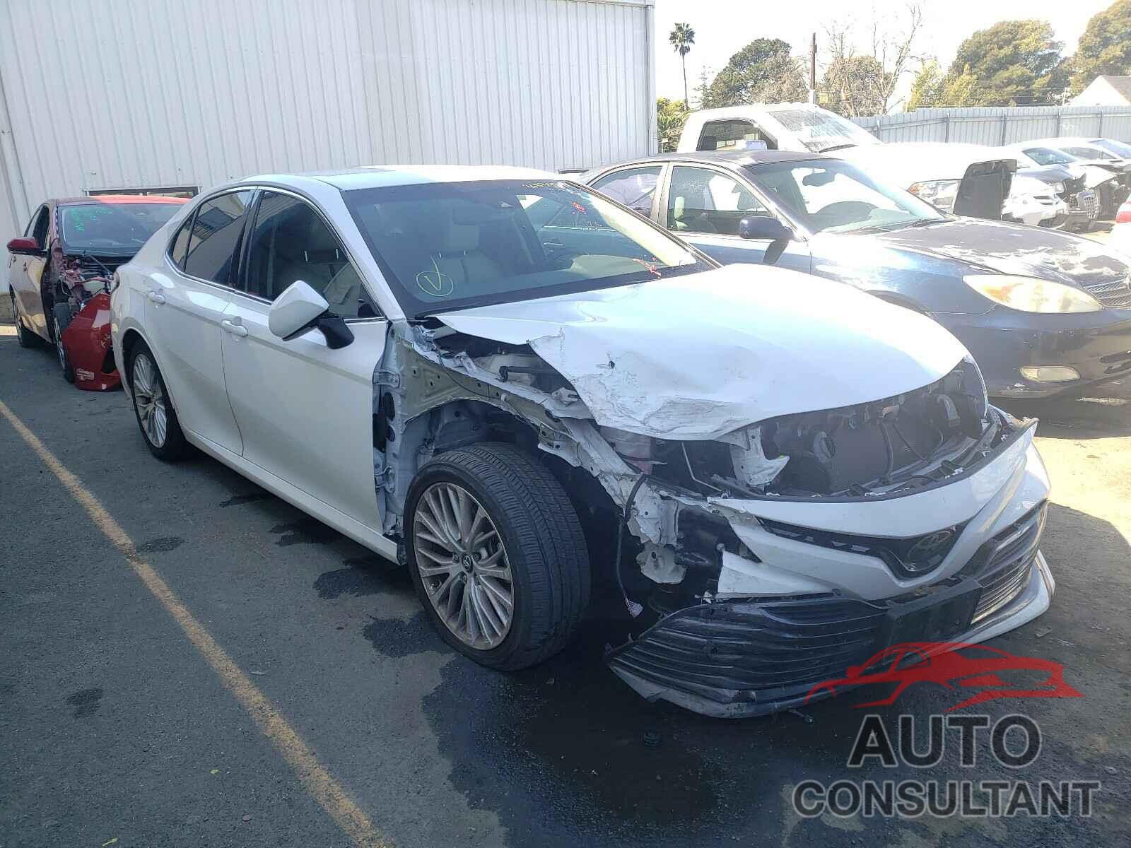 TOYOTA CAMRY 2018 - 4T1B11HKXJU046765