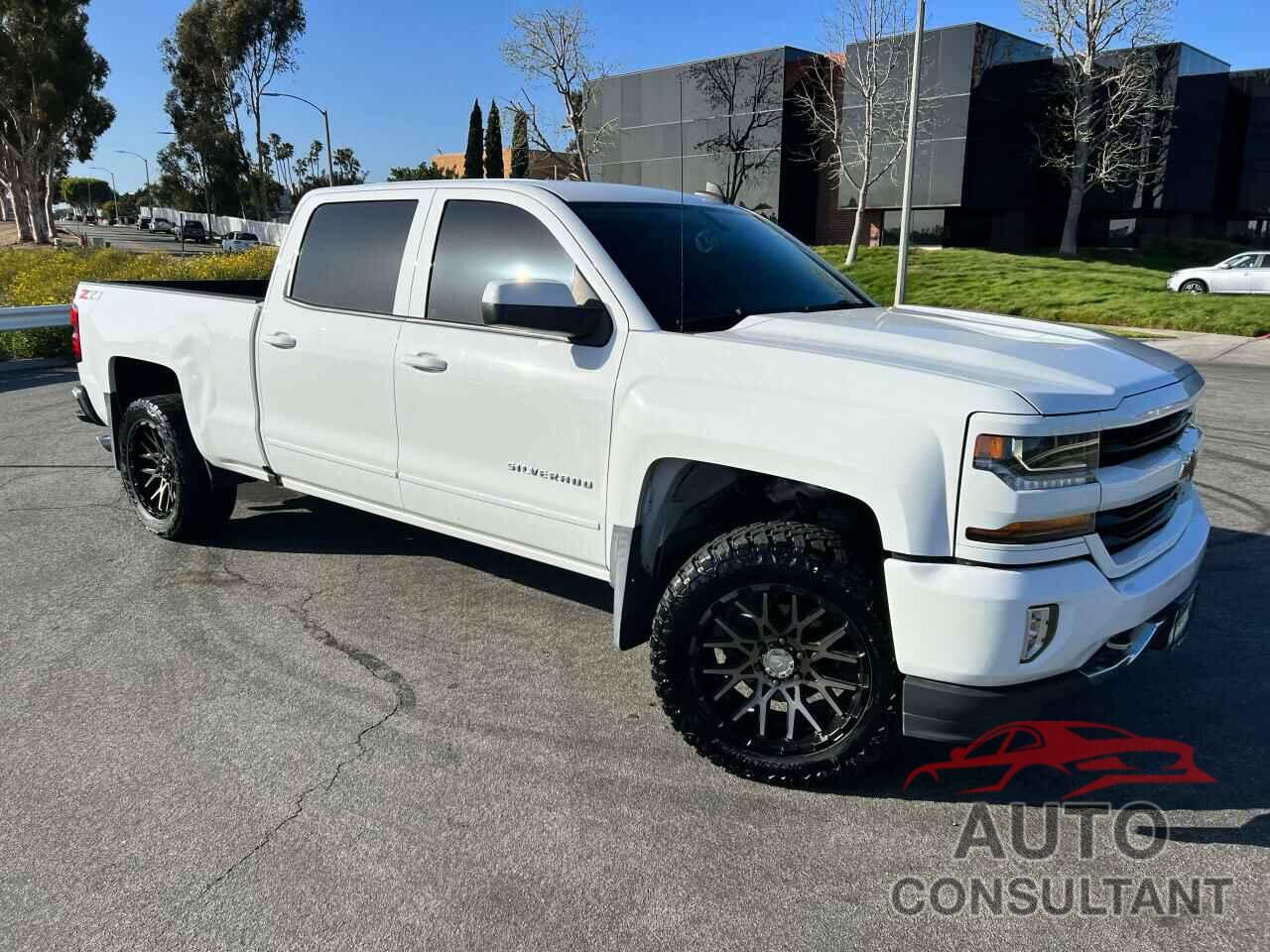 CHEVROLET SILVERADO 2018 - 3GCUKREC2JG224094