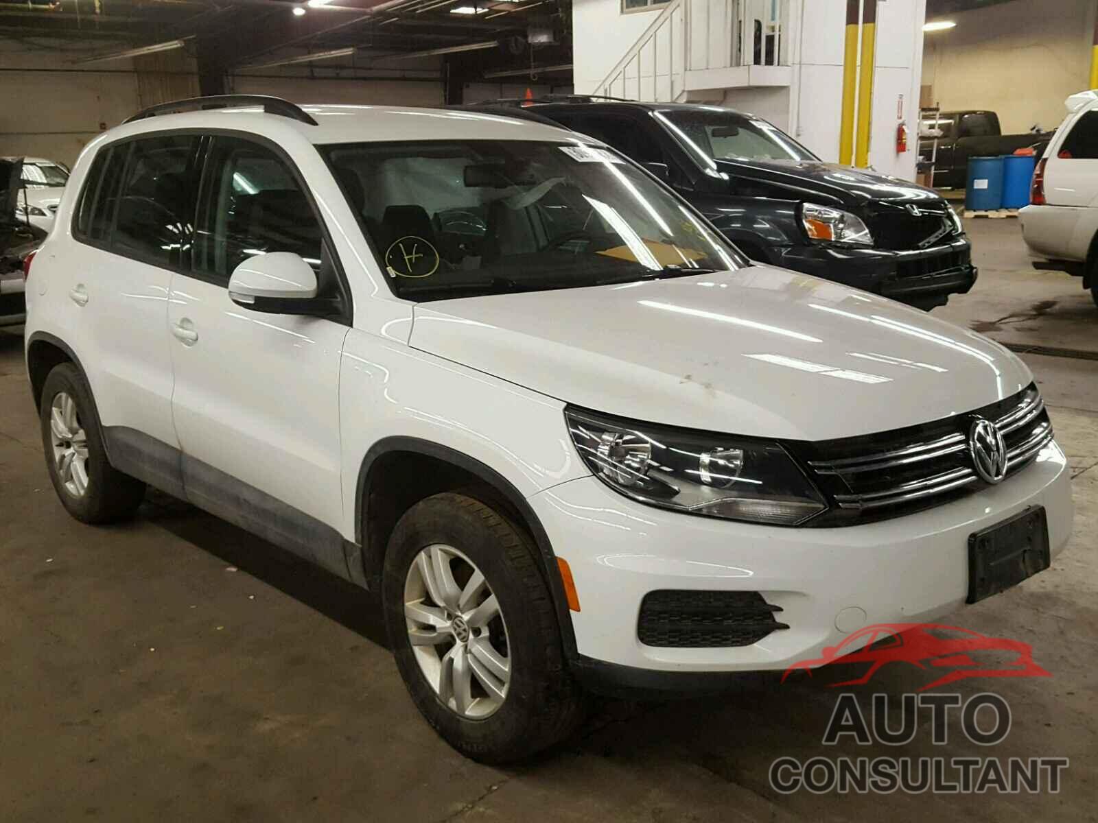 VOLKSWAGEN TIGUAN 2017 - WVGBV7AX4HK013568